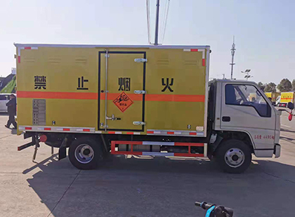 临翔爆破器材运输车