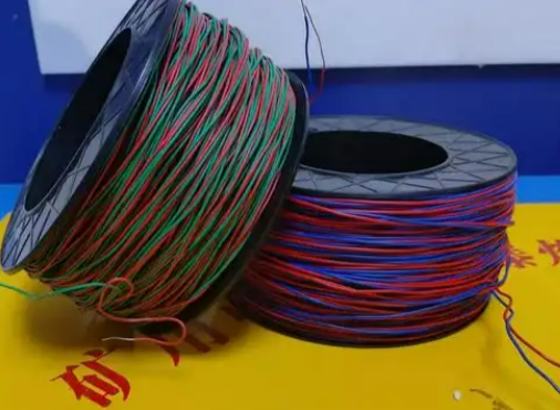 临翔放炮线的主要材质有哪些？不同材质的适用场景有何区别？