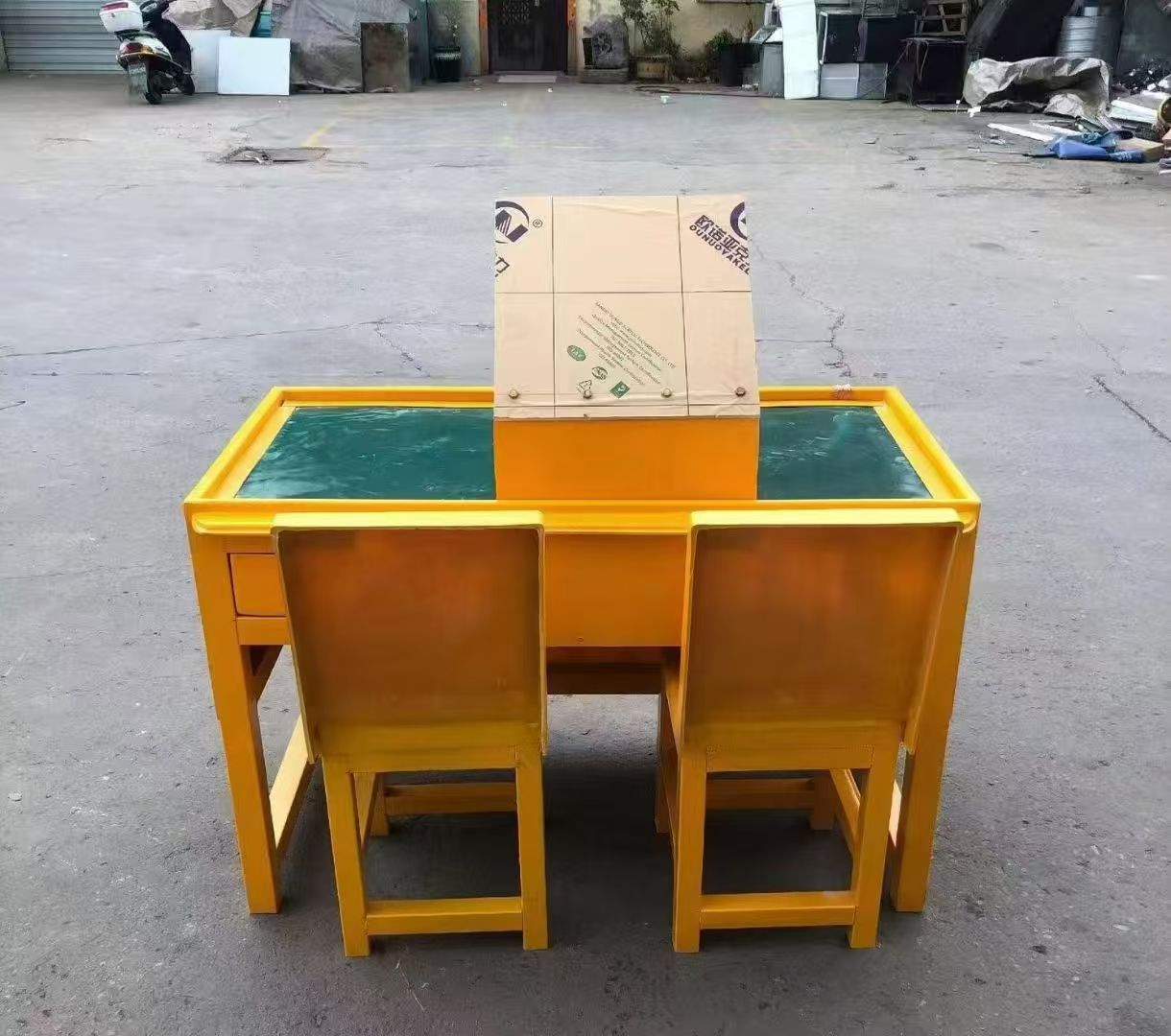 临翔防静电导通桌井下煤矿火工品发放桌：危险品流转的安全守护者